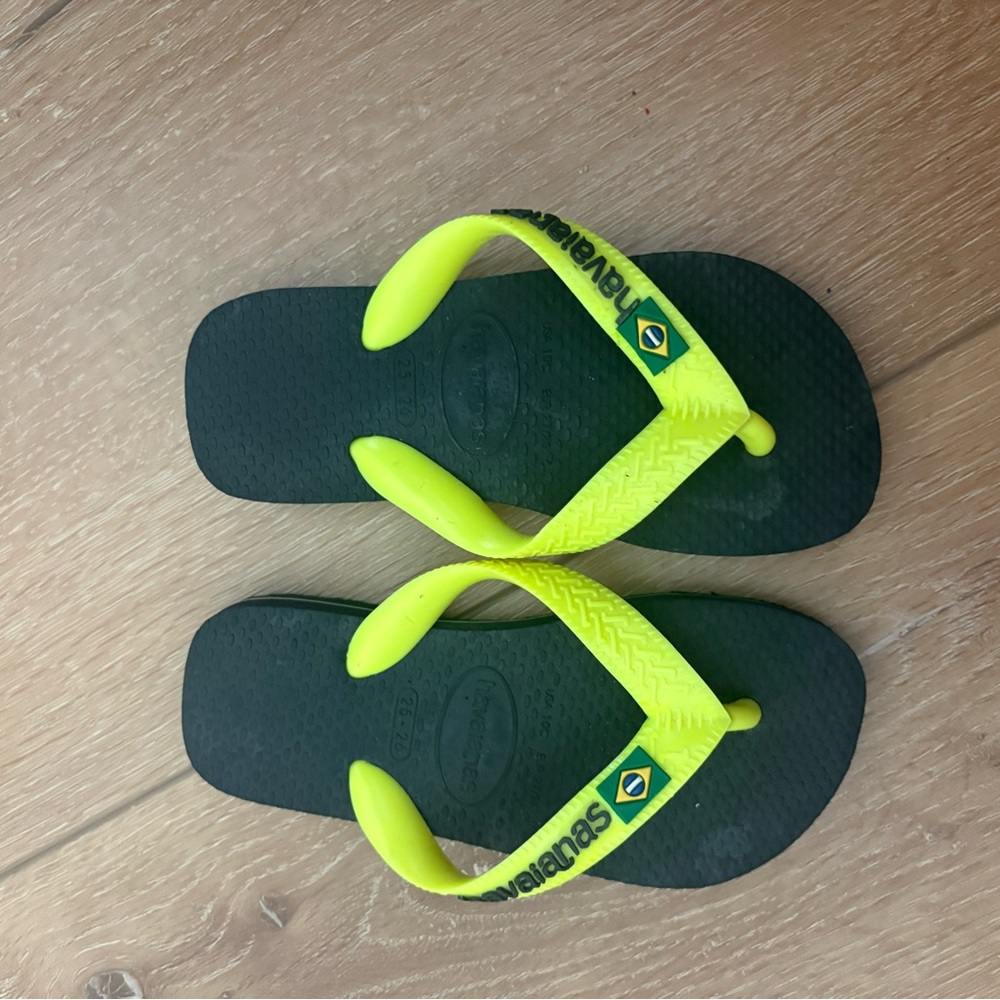 Havaianas Kids Neon Yellow and Black Flip Flops